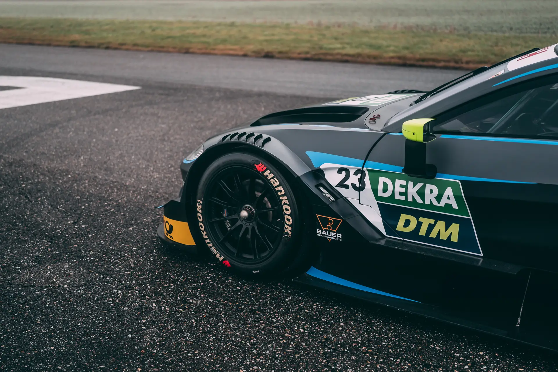 Aston_Martin_V8_Vantage_DTM_Details_For_Sale (1)