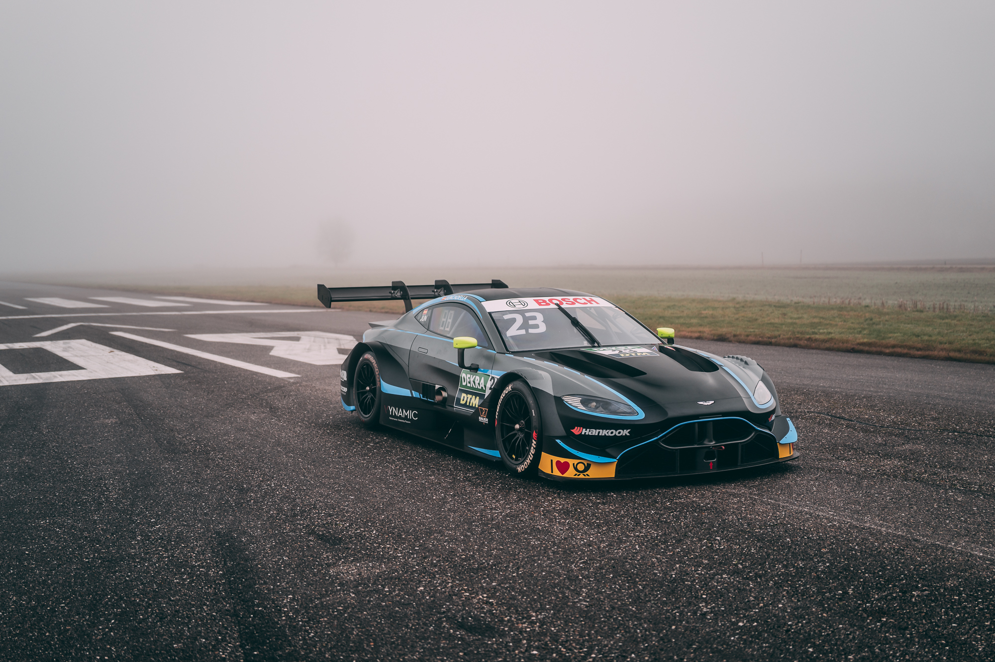 Aston_Martin_V8_Vantage_DTM_front_for_sale (13)