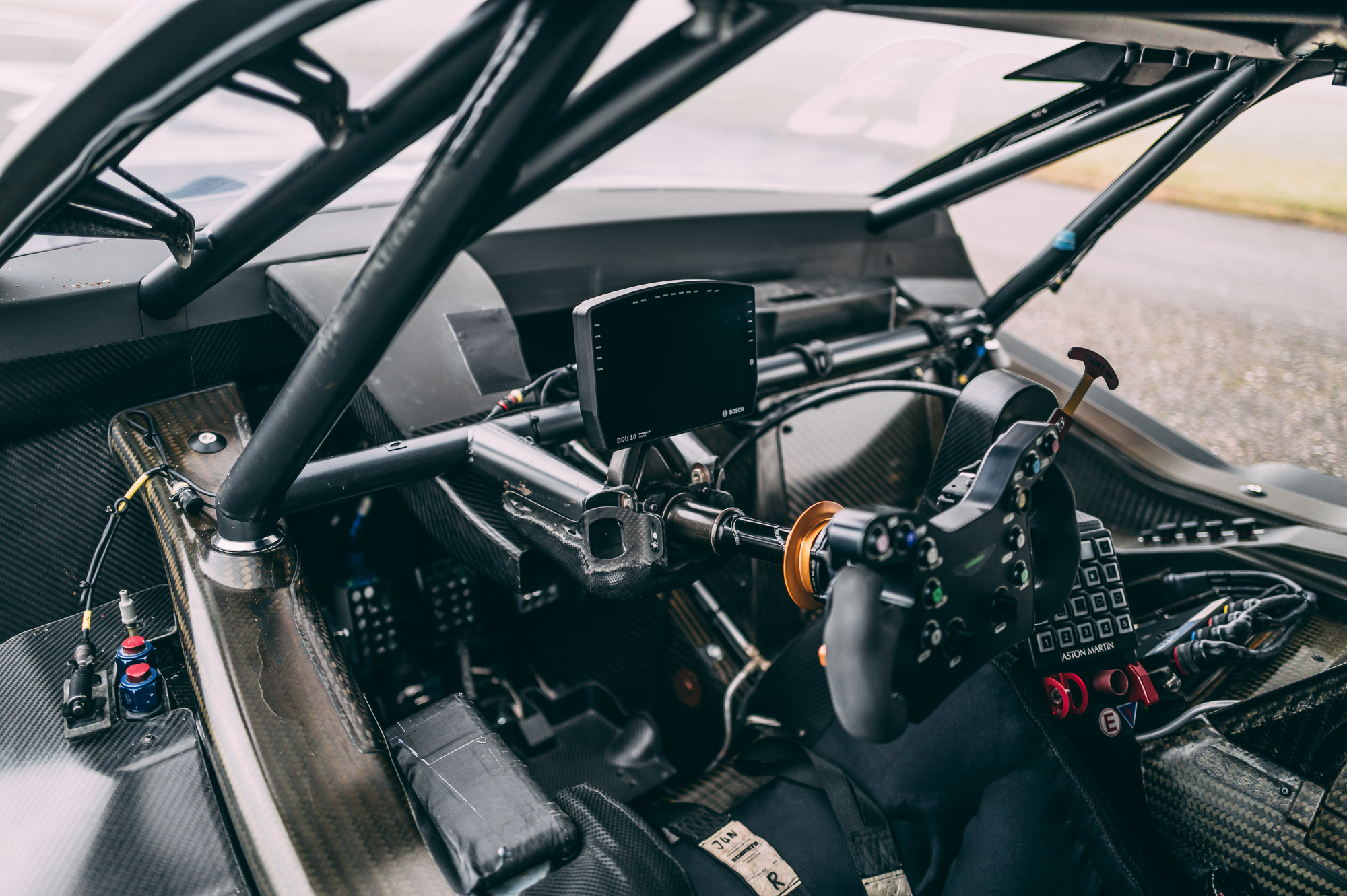 Aston_Martin_V8_Vantage_DTM_interior_for_Sale (17)