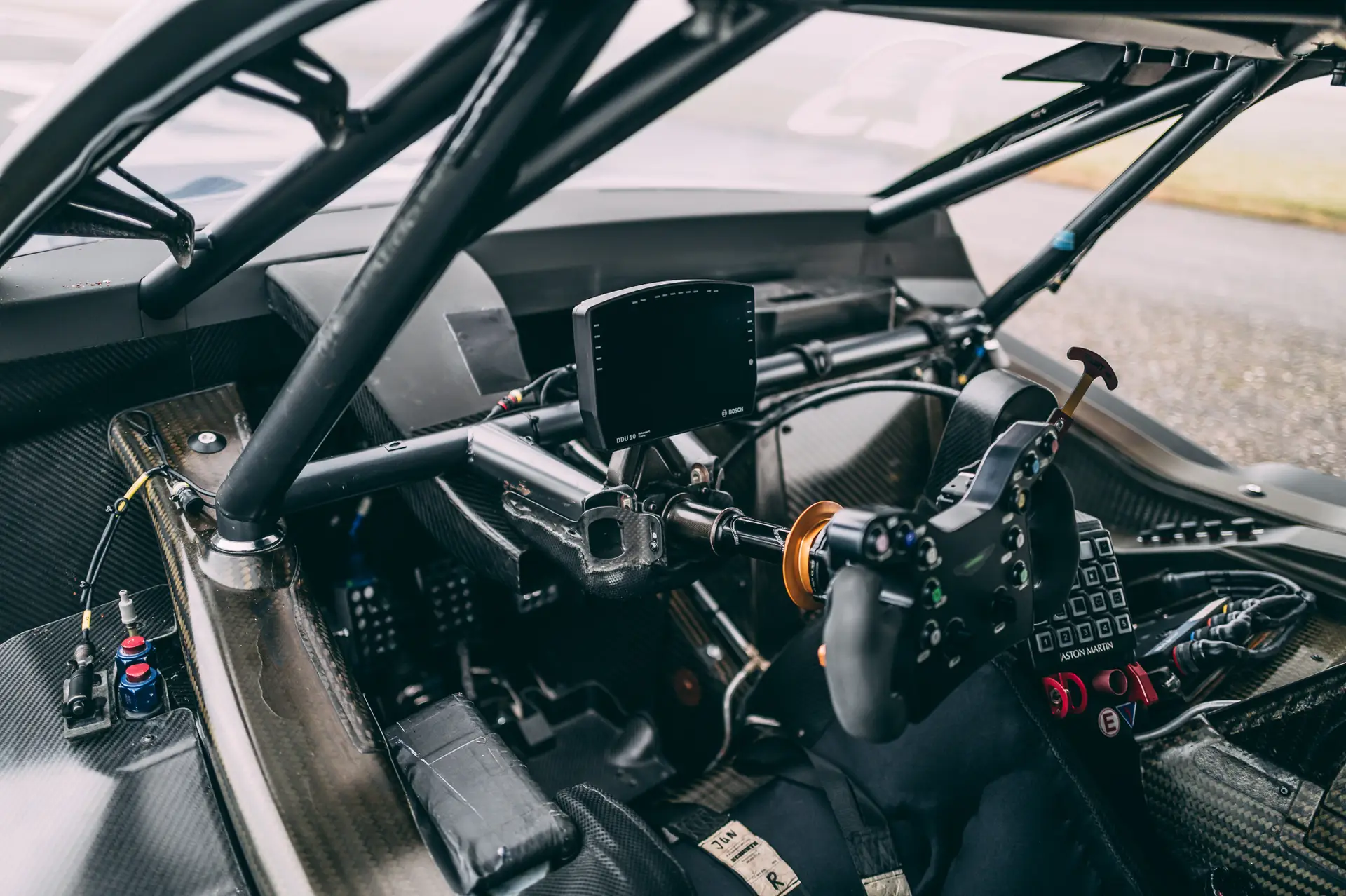 Aston_Martin_V8_Vantage_DTM_interior_for_Sale (17)