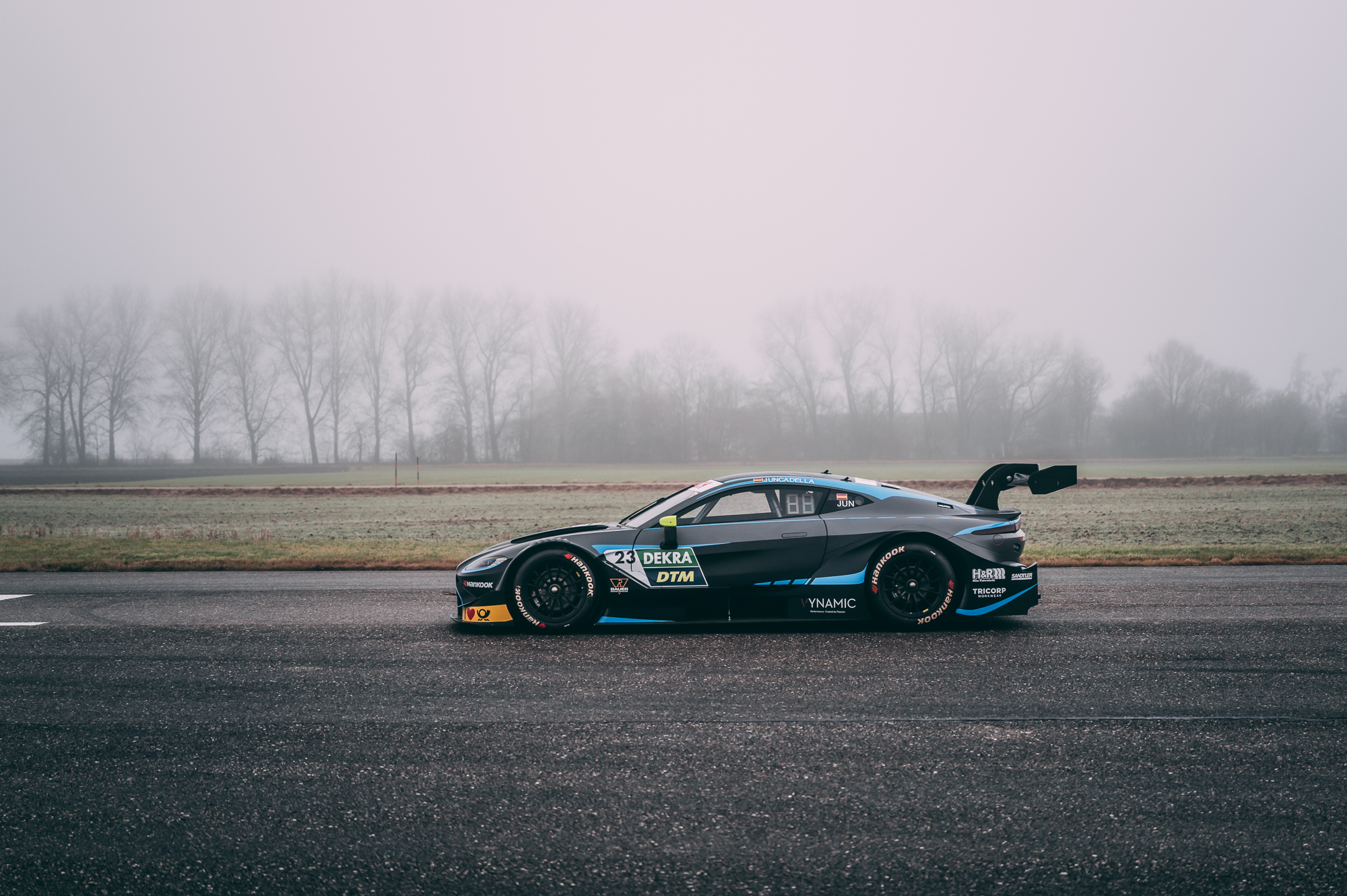 Aston_Martin_V8_Vantage_DTM_side_for_sale (3)