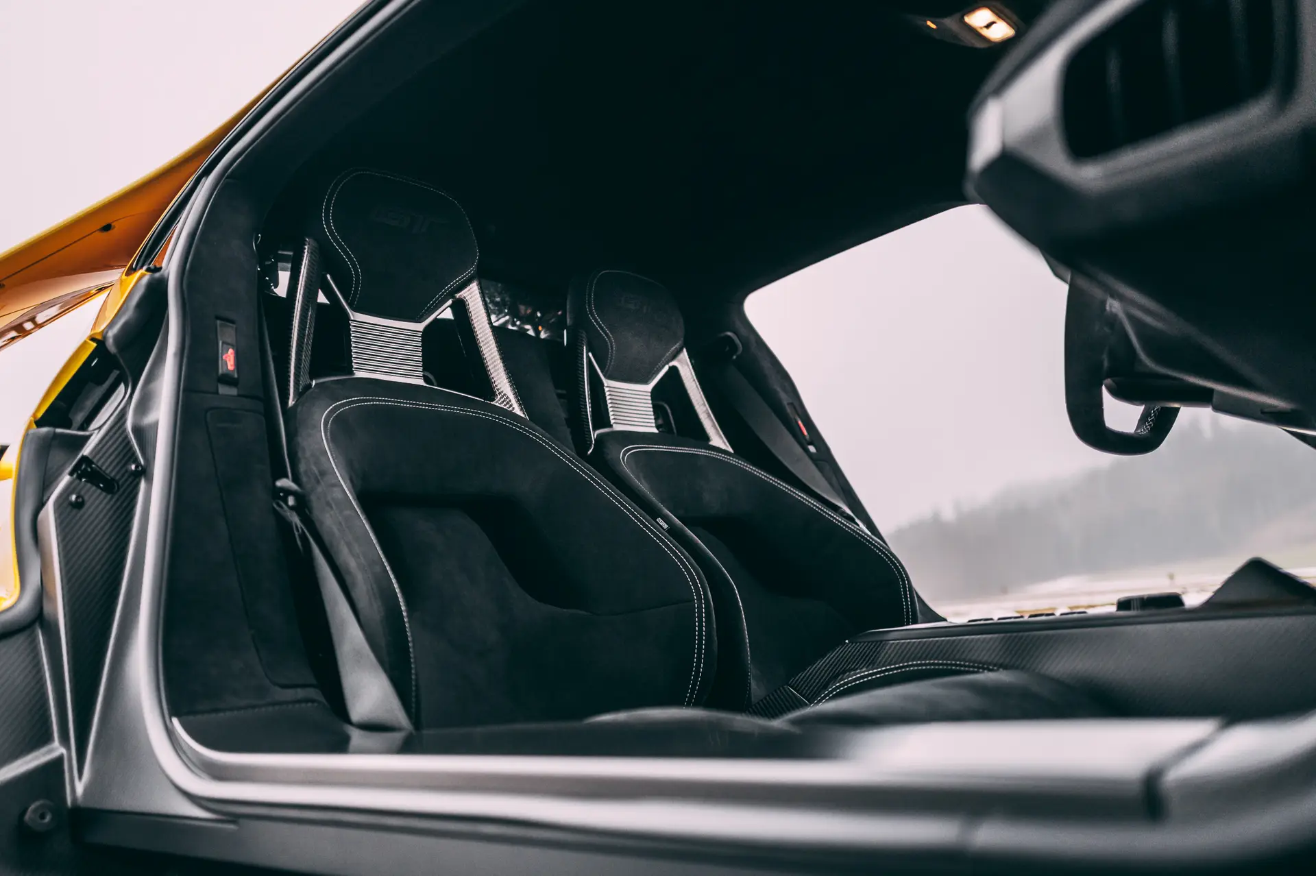 BAUER_SK_ford_gtyellow-Interior_Carbon_Series (12)